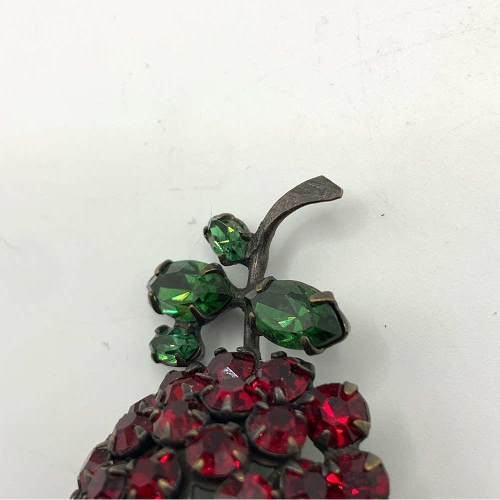 Rare Beautiful Vintage unsigned Schreiner NY strawberry Rhinestone Brooch - Picture 4 of 8